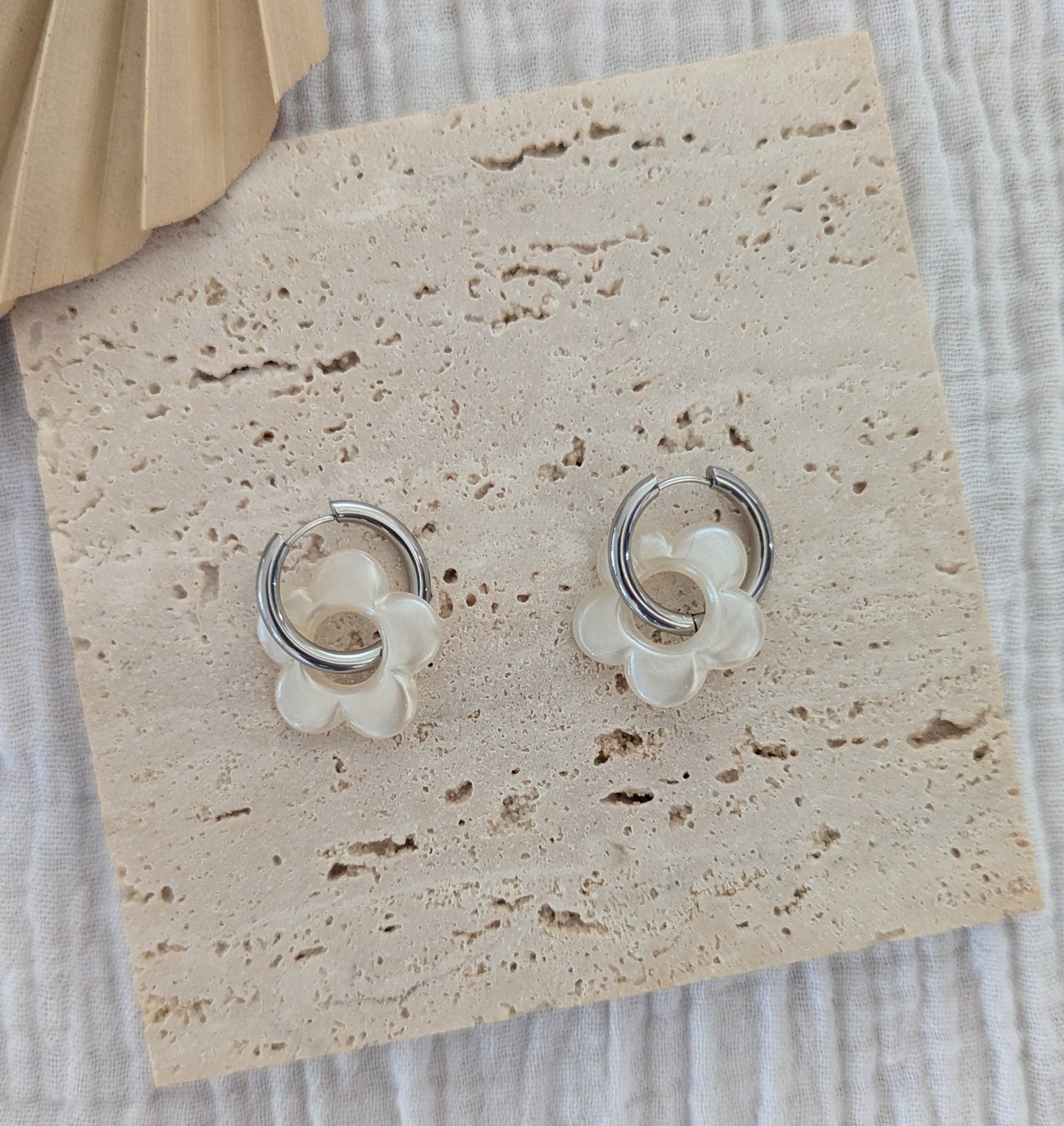 Boucles d'oreilles Blossom blanc nacré